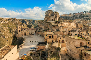Fototapeta premium Italy, Southern Italy, Region of Basilicata, Province of Matera, Matera. The town lies in a small canyon carved out by the Gravina. Overview of town.
