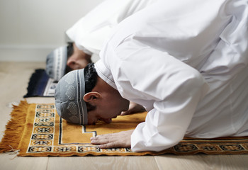 Muslim men praying during Ramadan - obrazy, fototapety, plakaty