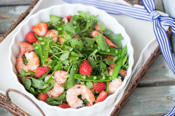 海老と苺のサラダ