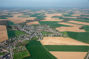 vue aérienne de la ville de Chaulnes dans la Somme en france
