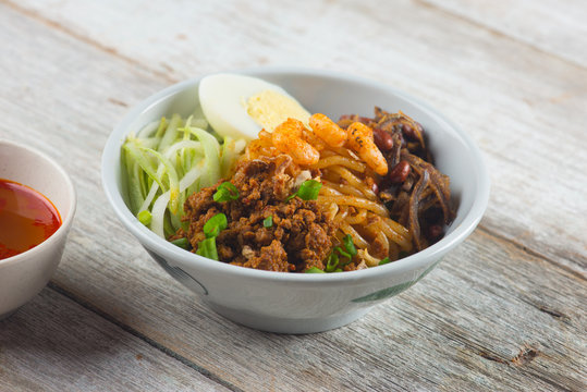 chilli pan mee asian food