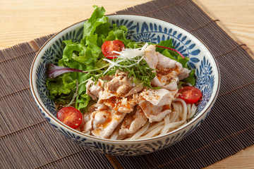 冷しゃぶうどん