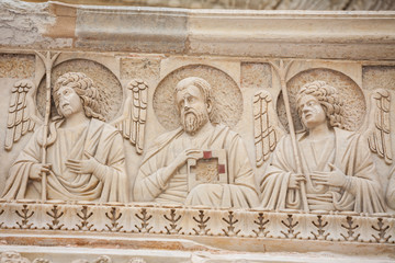 Fototapeta na wymiar Art details on the Pisa Baptistery of St. John, Roman Catholic ecclesiastical building in Pisa, Italy.