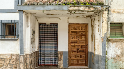 Portal de una casa de pueblo en Castilla