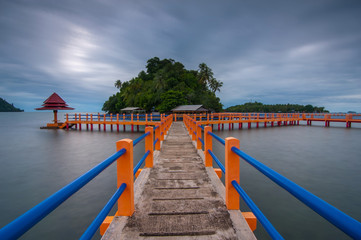 A peaceful view of nature&rsquo;s grandeur, where every detail reveals calm, depth, and endless space