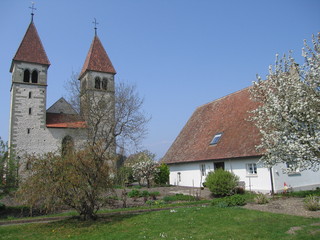 Fototapeta na wymiar Kirche St. Peter und Paul Insel Reichenau.