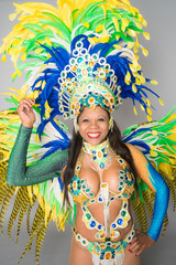 Fototapeta na wymiar Brasilianische Samba-Tänzerin