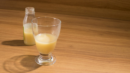 Serving a fruit juice on a wood table