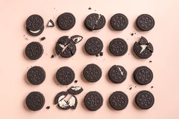Wandcirkels aluminium Oreo (chocolade en room) koekjes © mizina