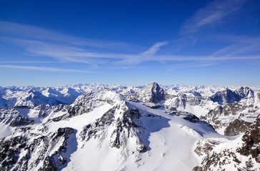 Fototapeta na wymiar gorgeous winter mountain landscape with the famous Piz Linard in the Swiss Alps