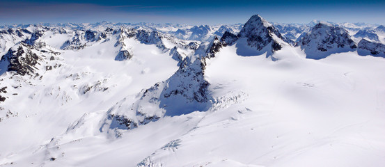 Fototapeta na wymiar gorgeous winter mountain landscape with the famous Piz Buin and a glacier in the Swiss Alps