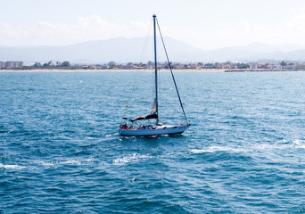 Obraz premium sailboat on the coast