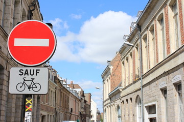 Interdit sauf v&eacute;los