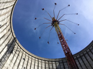 Kettenkarussel im Kühlturm