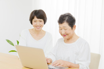 母娘　ノートパソコン