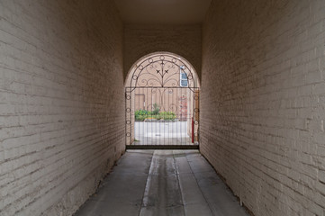 Obraz premium European white brick tunnel