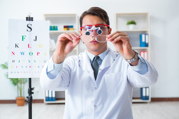 Naklejka premium Eye doctor in eyecare concept in hospital