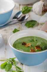 Spinach soup with poached egg