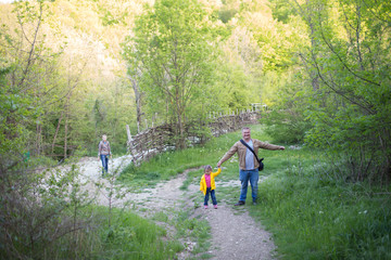 Obraz premium Family walking in the woods