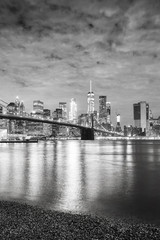 Plakat Black and white picture of Manhattan waterfront at night, New York City, USA.