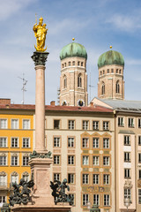 Fototapeta na wymiar Marian column and the cathedral of Munich