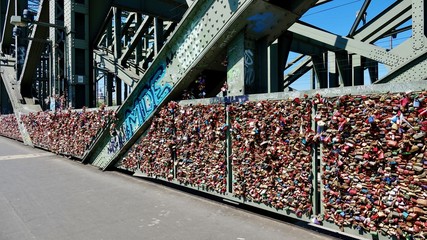 Kölner Liebesschlösser an der Hohenzollernbrücke
