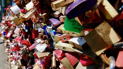 Kölner Liebesschlösser an der Hohenzollernbrücke