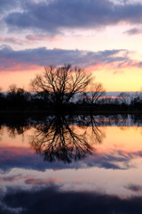 Fototapeta na wymiar Sonnenuntergang mit Hochwasser 