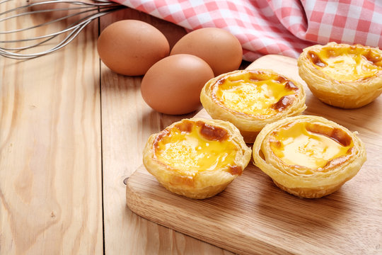 Egg tart on wooden plate
