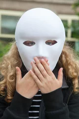Foto op Plexiglas Girl with mask with hands in her mouth © Aitor Diago