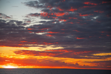 Naklejka premium sunset over the evening ocean