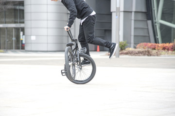 Men do not see the face is playing with bmx bike.