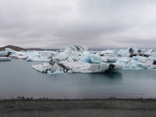 Eis an isländischem Strand