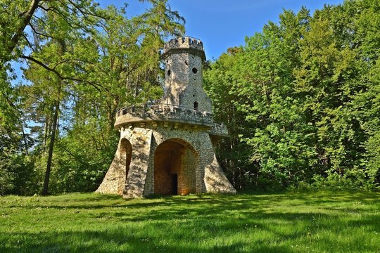 Turm, Bauwerk, Architektur, alt, historisch, Geschichte, anreisen, Fremdenverkehr, emporragen, Wiese, Baum, Giengen/Brenz, Scw&auml;bische Alb, Deutschland, Europa, Zinnen, Bogen, fenster, Wald, Fr&uuml;hling, 