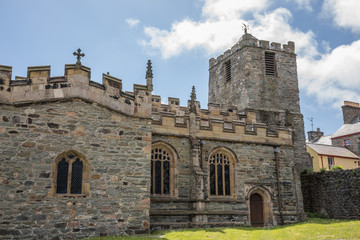 Fototapeta na wymiar Mittelalterliche Kirchenanlage - Wales