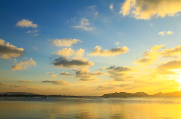 Obraz premium Beautiful sky at twilight time for background