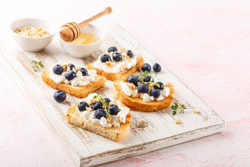 Toast with fresh berries blueberry Ricotta cheese, thyme, honey and hazelnuts, served