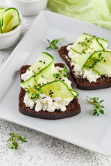 Toasts with ricotta, cucumber and black sesame