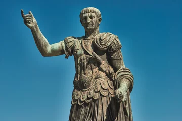 Gordijnen Rome, Bronze statue of emperor Caesar Nervae Trajan, Forum of Caesar Nervae Trajan in the background © Giulio Di Gregorio