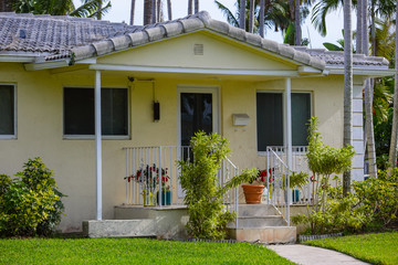 Fototapeta na wymiar Image of a Florida home with patio