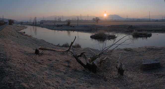Canal dreams; icy morning on the canal in R&uuml;thi SG