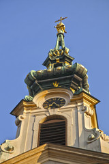 Fototapeta na wymiar Колокольня церкви святого креста в Вене