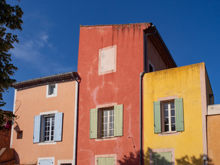 Fototapeta na wymiar Houses in Rousillon village in Provence, France