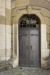 Fototapeta na wymiar historic urban door
