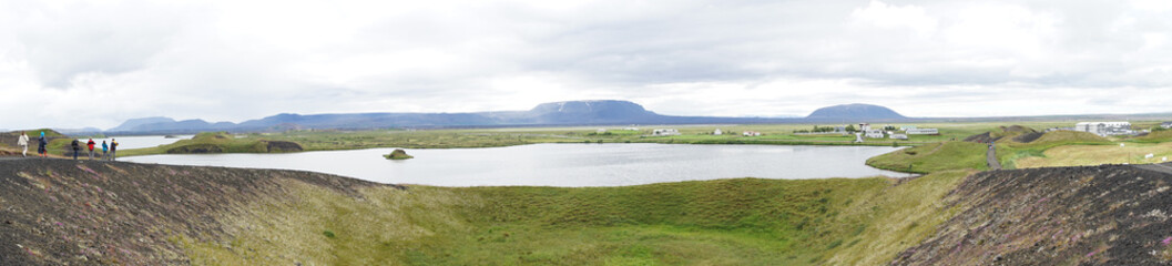 Fototapeta na wymiar Landschaft mit Pseudokratern am See Mývatn in Nord-Island