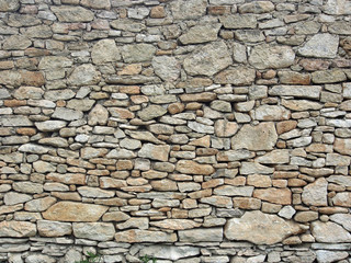 Alte Trockenmauer aus Feldsteinen