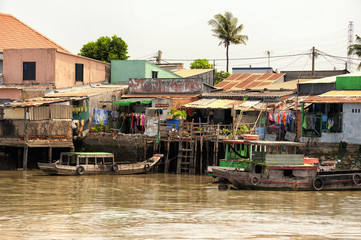 Fototapeta na wymiar wooden homes and boats south Vietnam