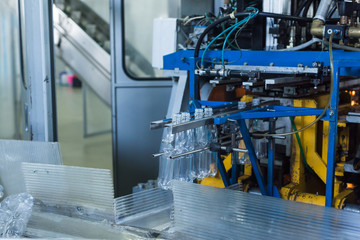Water factory - Water bottling line for processing and bottling pure spring water into small bottles