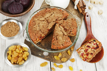 Beetroot pie with raisins