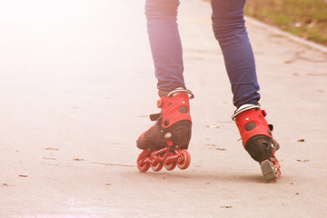 A girl play sports in the Park, roller skating